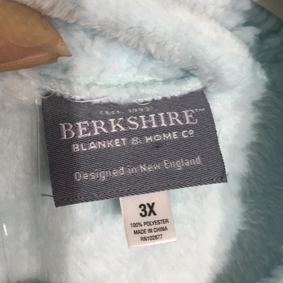 Berkshire Intimates & Sleepwear Nwt Berkshire Blanket Home Co